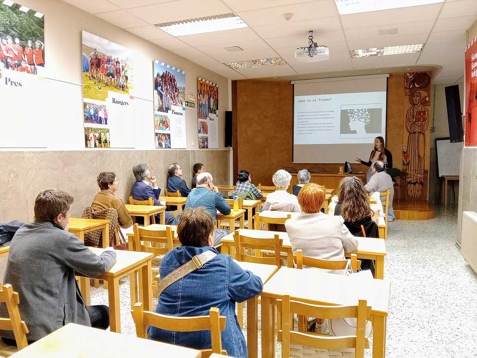 SERCADE sigue creciendo. Desde febrero contamos con una psicóloga que va a apoyar en la labor que realizamos
